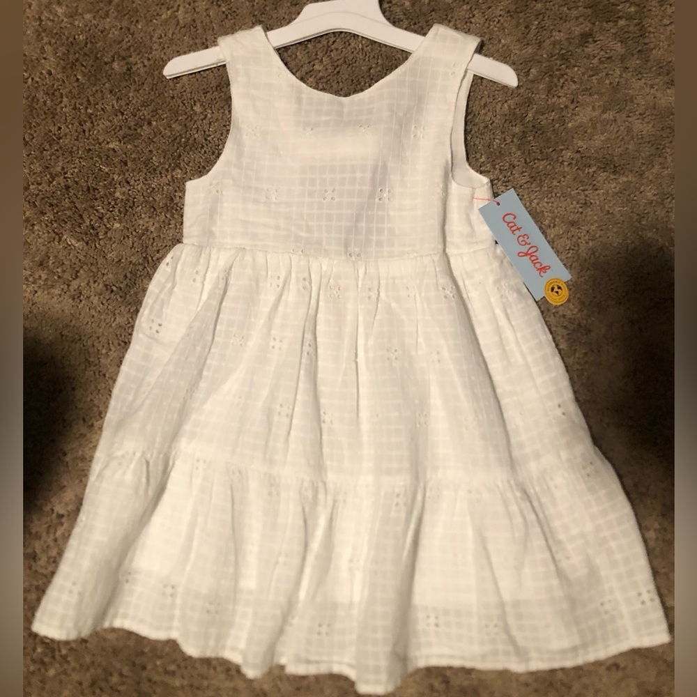 NWT. Girls white dress Brand:Cat & Jack                Sizes: 3t & 4t